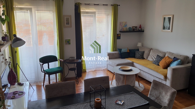 Izdaje se namjesten stan 60m2 na duzi period, Podkošljun, Budva IS158BD
